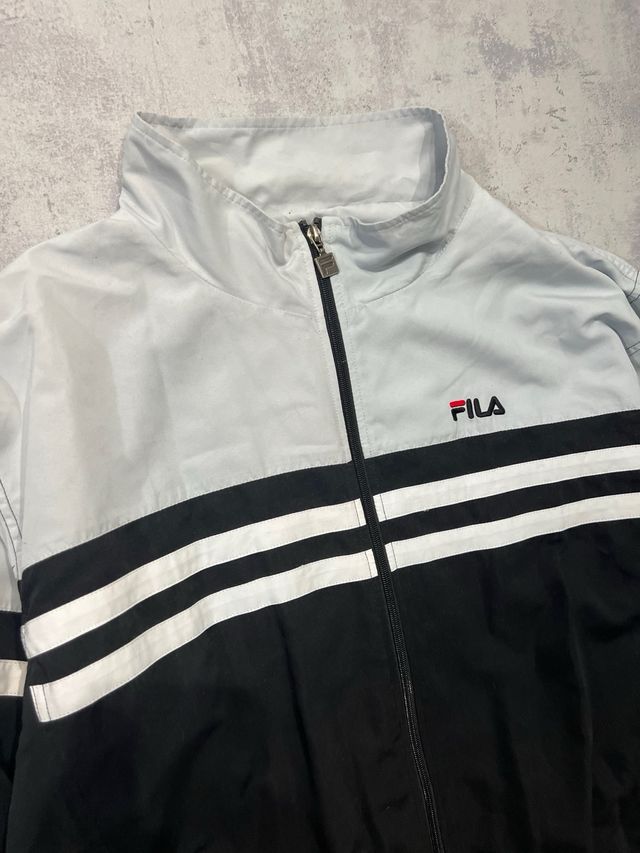 Chaqueta Fila Negra y Gris