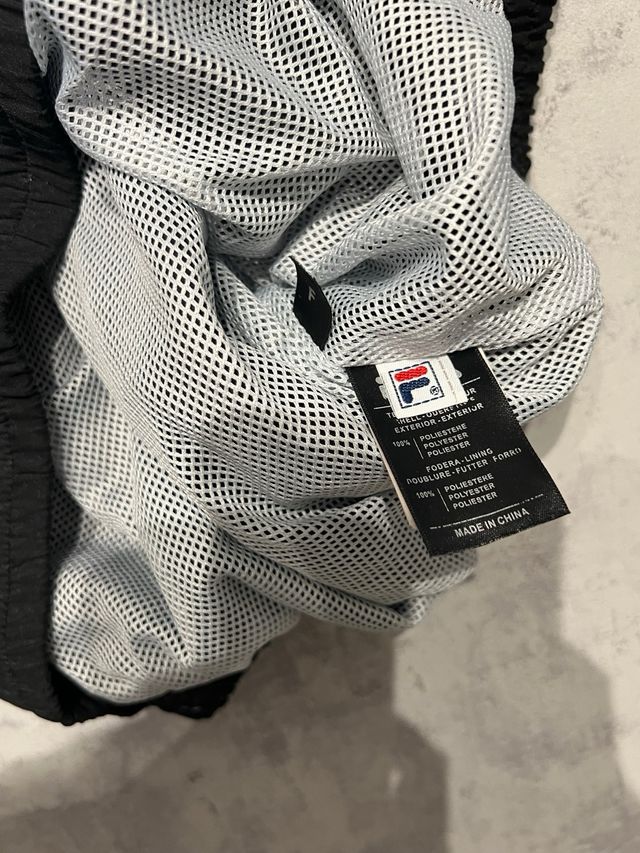 Chaqueta Fila Negra y Gris