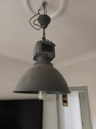 Lámpara de techo industrial gris