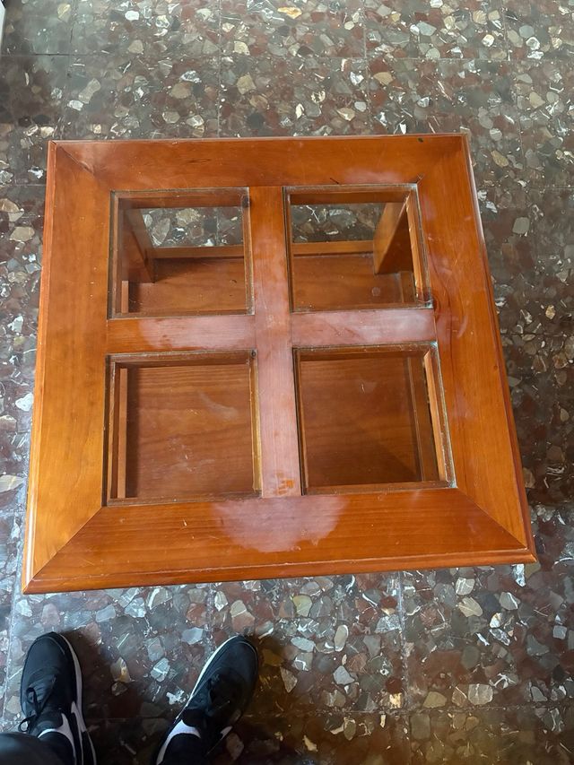 Mesa de madera (buena)
ancho 73 alto 46 
