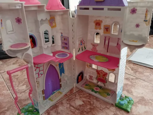 Castillo Ben y Holly