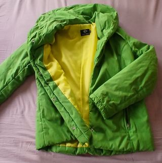 Cazadora verde con cuello amplio Talla 44