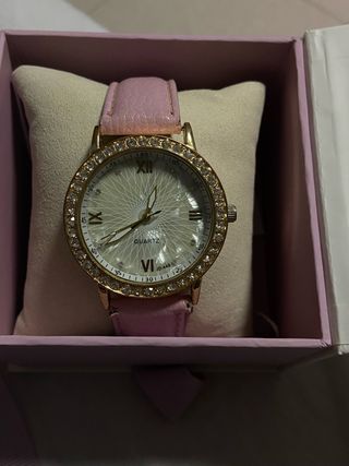 Orologio da donna con cinturino un po’ rovinato