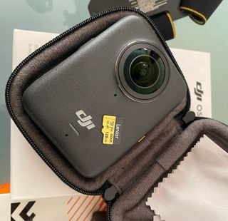 DJI Osmo 360 Cámara de Acción. Tiene 1 mes