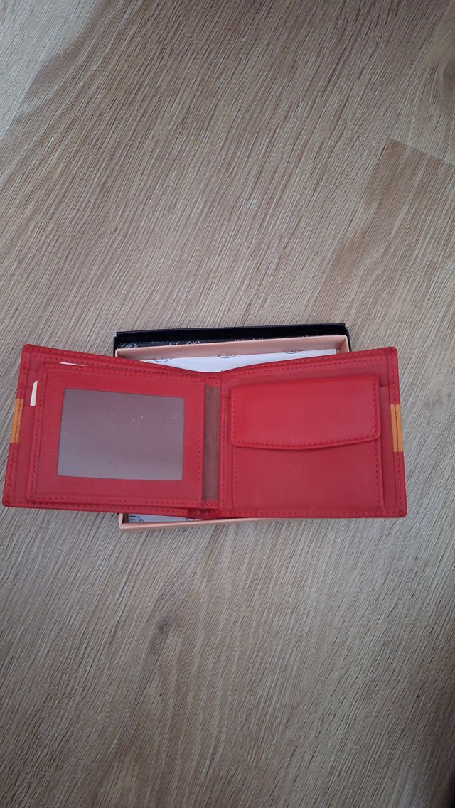 Cartera de piel caballero bandera España tendido 7