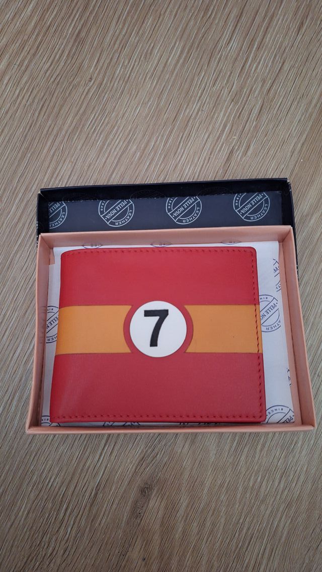 Cartera de piel caballero bandera España tendido 7