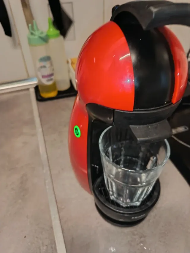 Cafetera Nescafé Dolce Gusto Roja