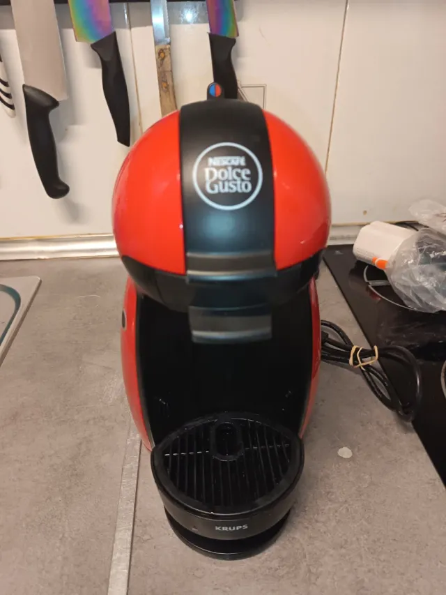 Cafetera Nescafé Dolce Gusto Roja