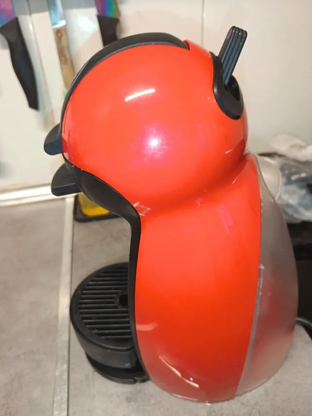 Cafetera Nescafé Dolce Gusto Roja