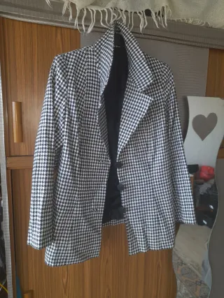 Chaqueta cuadros blanco y negro+ bufanda gratis 