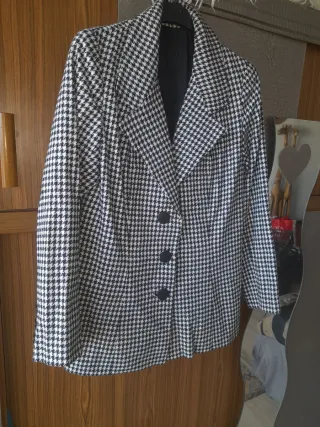 Chaqueta cuadros blanco y negro+ bufanda gratis 