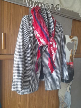 Chaqueta cuadros blanco y negro+ bufanda gratis 