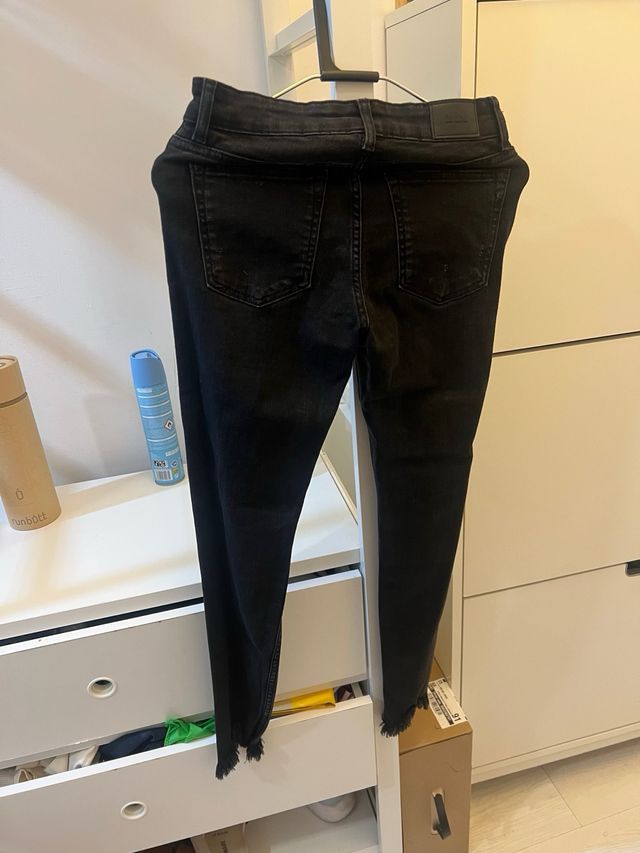 Vaqueros Bershka rotos negros Talla S