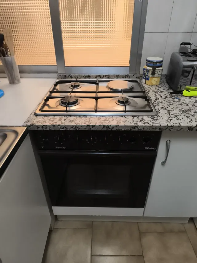 Horno Balay y cocina de gas 4 fuegos