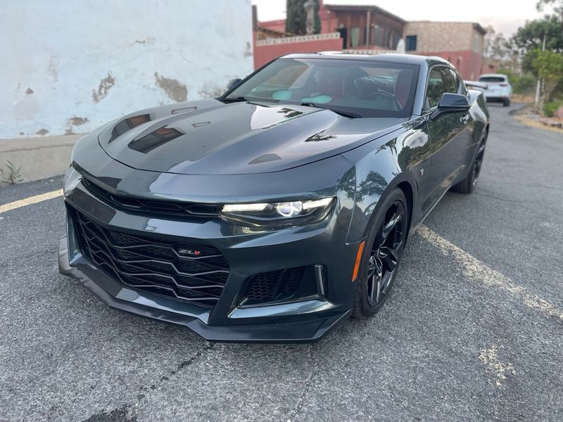 Chevrolet Camaro 2021 - foto 1