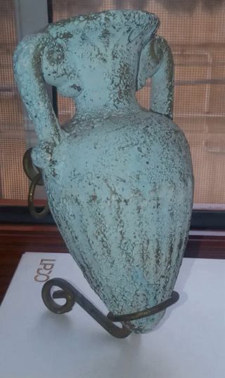 Ánfora Antigua  metal y terracota
