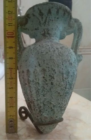 Ánfora Antigua  metal y terracota