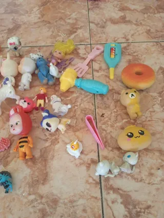 Lote de muñecos variados