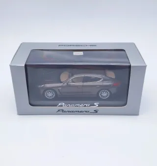 PORSCHE PANAMERA S 1:43 MINICHAMPS