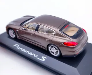 PORSCHE PANAMERA S 1:43 MINICHAMPS