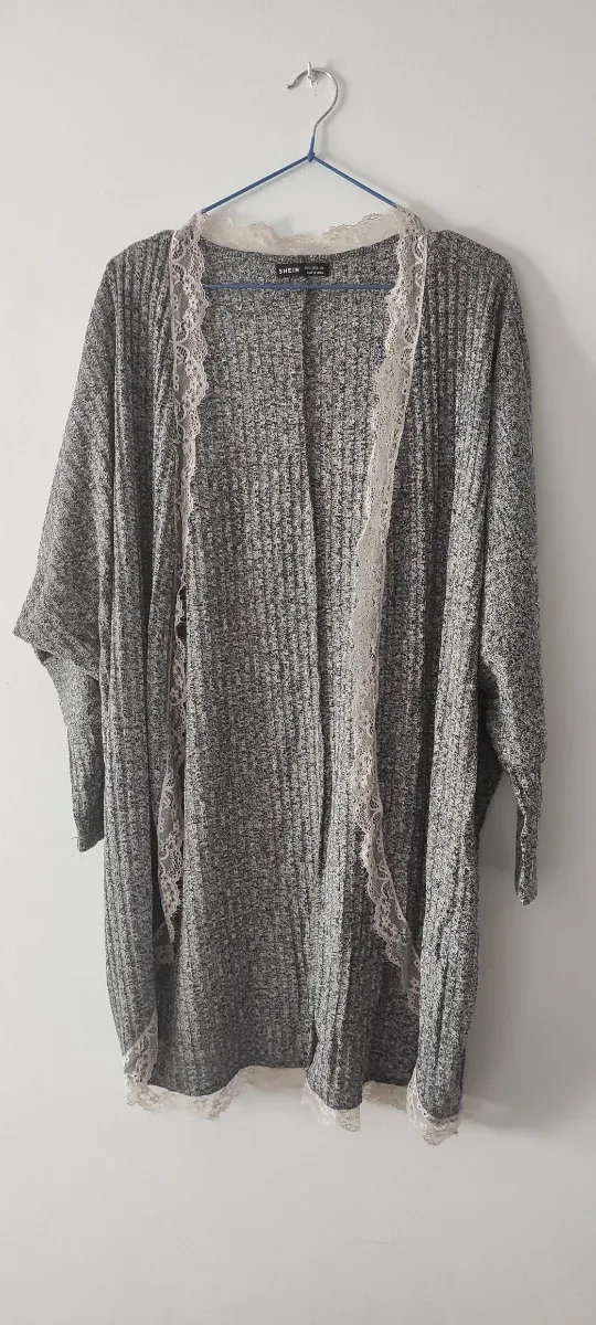 Cárdigan de punto con puntilla