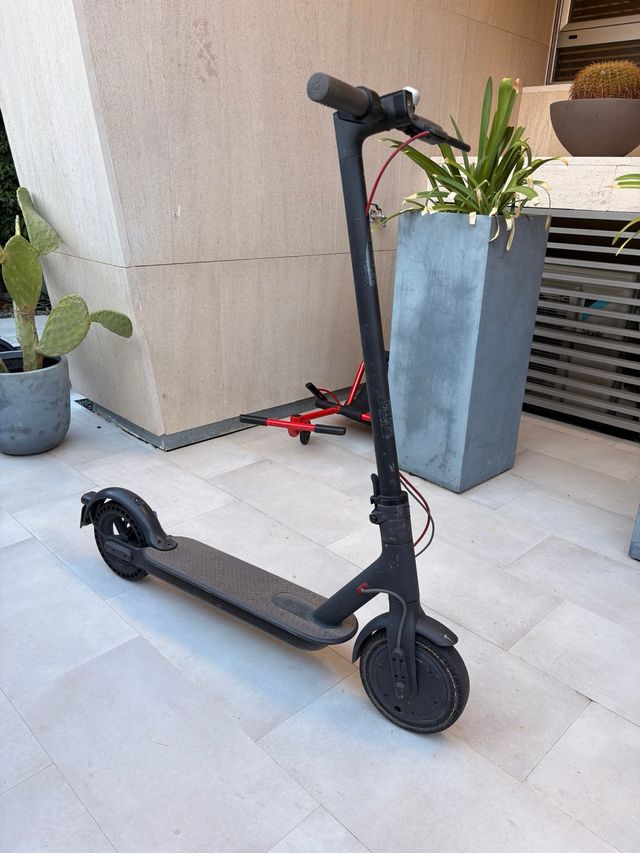 Patinete eléctrico negro