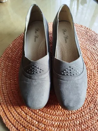 Zapatos cuña ante beige