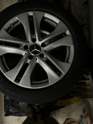 Llantas Mercedes Benz, neumáticos al 50% de uso