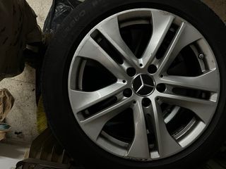 Llantas Mercedes Benz, neumáticos al 50% de uso