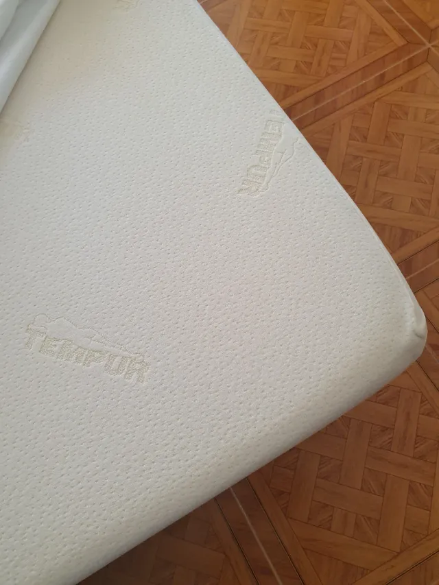 Colchón TEMPUR 105x200 con funda.