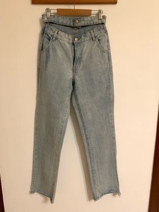 Pantalón vaquero desgastado