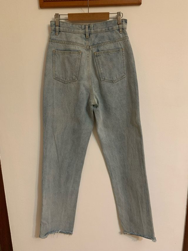 Pantalón vaquero desgastado