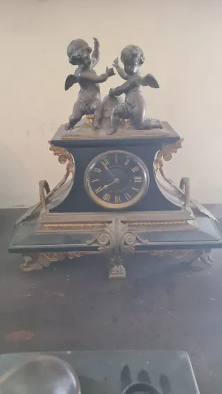 Reloj de mesa antiguo