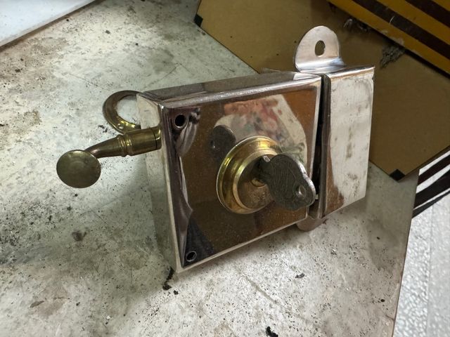 Conjunto de cerradura con llave