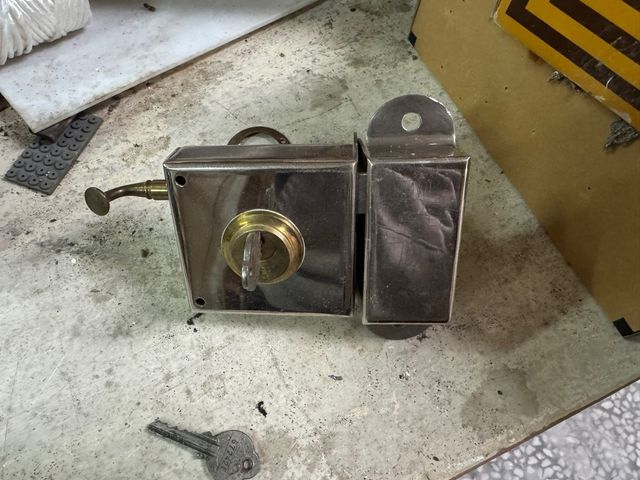 Conjunto de cerradura con llave