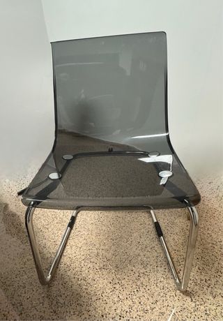 Mueble de oficina gris y blanco