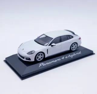 PORSCHE PANAMERA 4 E-HYBRID 1:43 MINICHAMPS