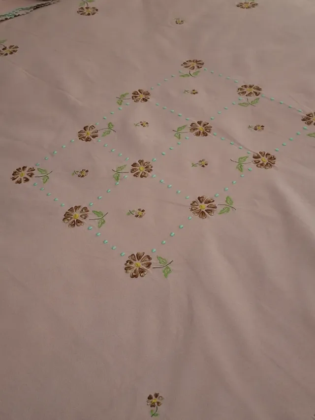 Mantel rosa,salmon bordado flores Nuevo