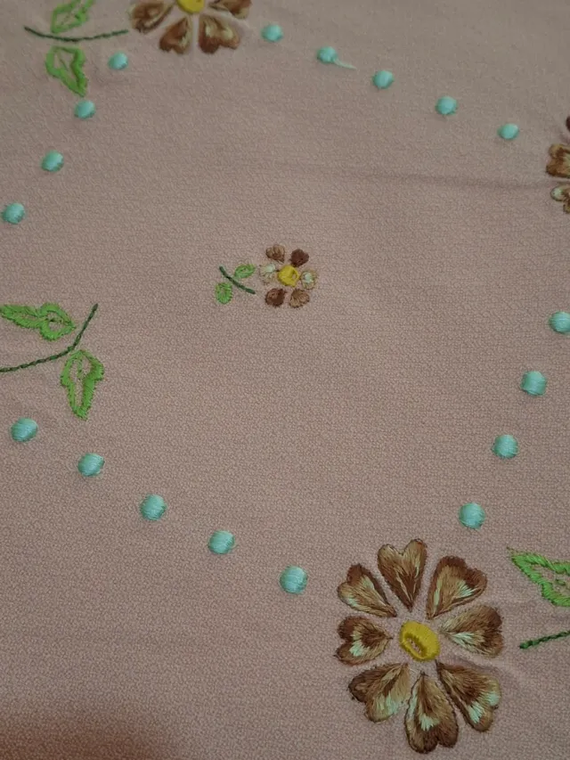 Mantel rosa,salmon bordado flores Nuevo