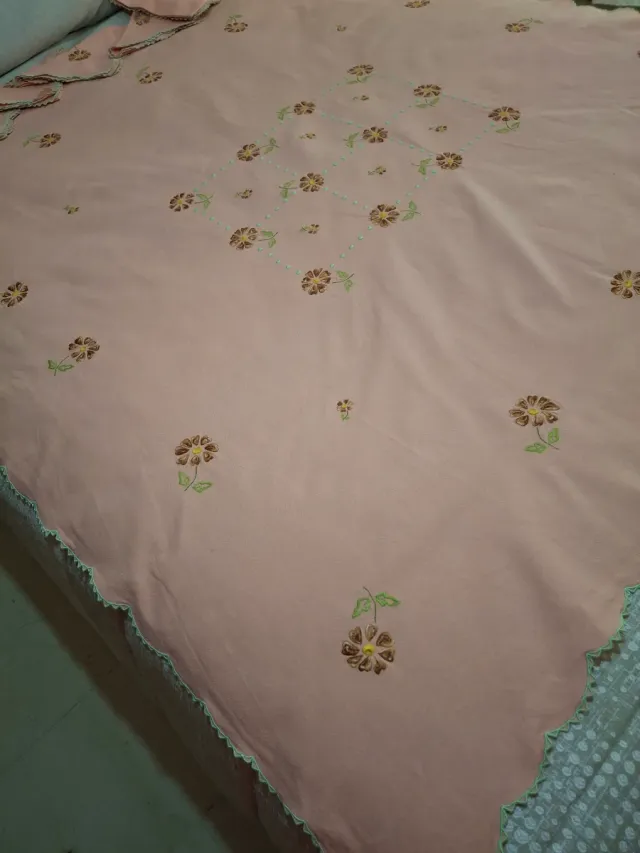 Mantel rosa,salmon bordado flores Nuevo