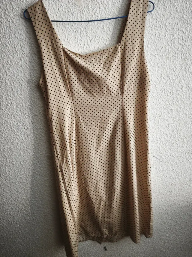 Vestido de lunares beige y negro