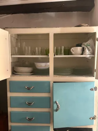 Alacena vintage azul y blanco