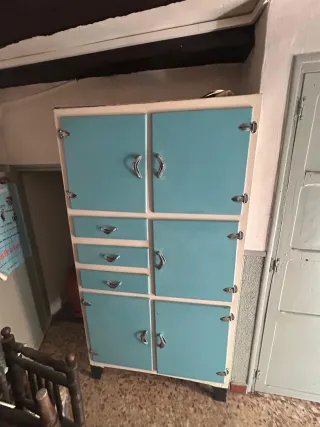 Alacena vintage azul y blanco