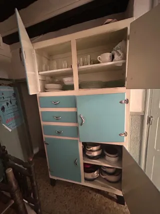 Alacena vintage azul y blanco