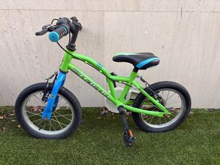 Bicicleta infantil verde y azul