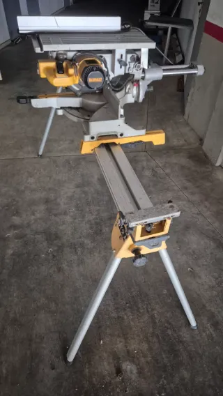Ingletadora Dewalt telecópica de meseta, con banco