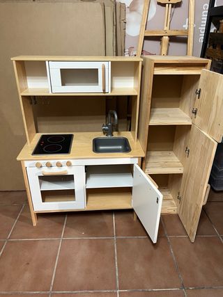 Cocinita Ikea + nevera madera