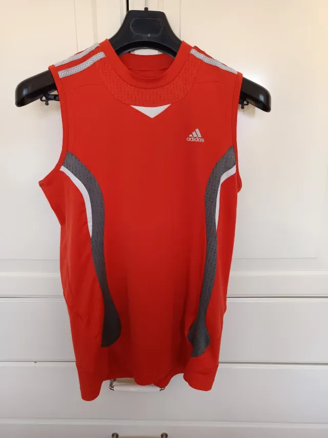 Camiseta Adidas tirantes roja y gris