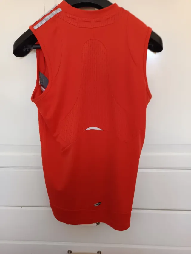 Camiseta Adidas tirantes roja y gris