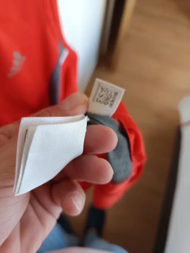 Camiseta Adidas tirantes roja y gris